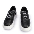 Damskie sneakersy skórzane na lekkiej platformie czarno-białe 95-D-951-1
