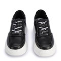 Damskie sneakersy skórzane na lekkiej platformie czarno-białe 95-D-951-1