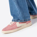 Zamszowe sneakersy z kontrastowymi wstawkami z ekoskóry różowe 100-D-351-P