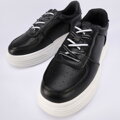 Damskie sneakersy skórzane na lekkiej platformie czarno-białe 95-D-951-1