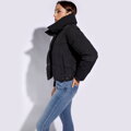 Damska kurtka oversize pikowana czarna 95-9D-105-1