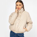 Damska kurtka typu puffer z ekoskóry jasny beż 95-9D-100-9