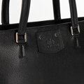Dámska shopper kabelka z kože s nášivkou s logom, čierna a zlatá 100-4E-621-1G