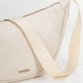 Dámska crossbody kabelka so širokým popruhom krémová 100-4Y-421-0