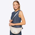 Dámska crossbody kabelka so širokým popruhom krémová 100-4Y-421-0