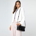 Dámska crossbody kabelka z kože s prešívaním, čierna 99-4E-635-1