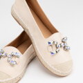 Damskie espadryle z biżuteryjną ozdobą jasny beż 100-DP-208-9