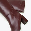 Damskie kozaki skórzane z monogramem śliwkowe 97-D-513-3