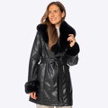 Kurtka damska z ekoskóry z futrzanym kołnierzem i mankietami czarna 101-9P-101-1