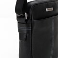 Pánska kožená crossbody taška s prešívaním čierna 100-4U-811-1