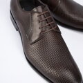Męskie buty derby skórzane z plecionką z przodu ciemny brąz 95-M-505-4