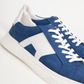 Męskie sneakersy z kontrastową podeszwą granatowe 99-M-712-N