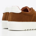 Męskie sneakersy zamszowe na grubej podeszwie brązowe 96-M-709-5
