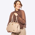 Skórzana torebka shopper z chwostem beżowa 100-4E-229-9
