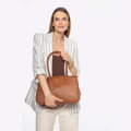 Skórzana torebka shopper z chwostem brązowa 100-4E-229-5