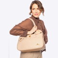 Skórzana torebka shopper z chwostem beżowa 100-4E-229-9