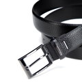 Skórzany pasek męski z fakturą i klasyczną klamrą czarno - srebrny 102-8M-103-1
