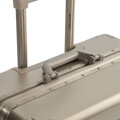 Średnia walizka z aluminium na kółkach złota 56-3H-102-86M