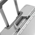 Średnia walizka z aluminium na kółkach srebrna 56-3H-102-12M