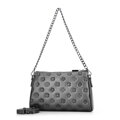 Kožená crossbody kabelka s razbou strieborná 99-4E-307-S