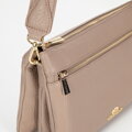 Trojpriehradová kožená crossbody kabelka, béžová 99-4E-013-9