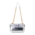 Mini crossbody kabelka z lesklej ekokože strieborná 100-4Y-216-S