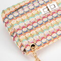 Dámska zapletená crossbody kabelka na retiazke viacfarebná 100-4Y-414-X1