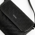 Damska crossbody w pionowe przeszycia z ekoskóry czarna 99-4Y-635-1