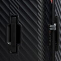 Mała walizka z polikarbonu w geometryczny wzór czarna 56-3P-001-10