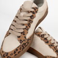 Zamszowe sneakersy ze wstawkami z ekoskóry brązowe 100-D-350-4