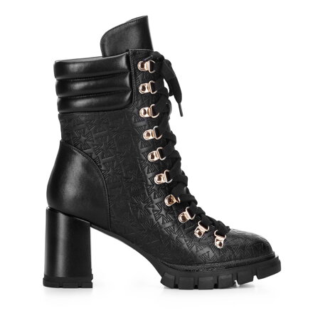 Botki ze skóry tłoczonej w monogram na słupku czarne 97-D-521-1