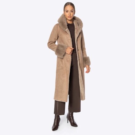 Płaszcz damski z kołnierzem i mankietami ze sztucznego futra beżowy 101-9W-002-9