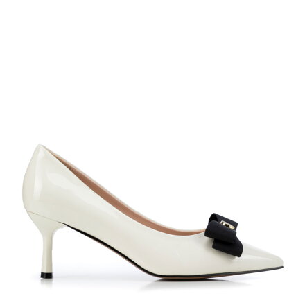 Skórzane czółenka z kokardą kremowo - czarne 100-D-958-0