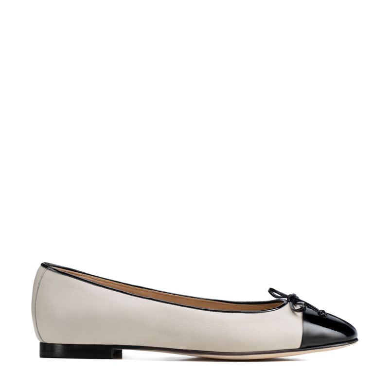 Baleriny z naturalnej skóry z ozdobną kokardą czarno - beżowe 102-D-104-9