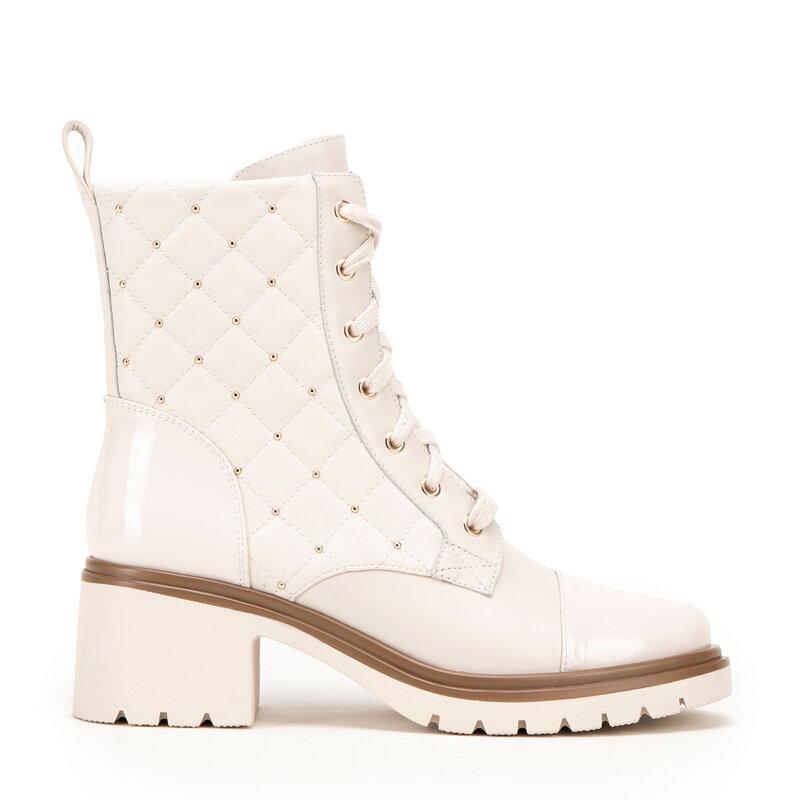 Damskie trapery skórzane z pikowaną cholewką kremowe 99-D-507-0