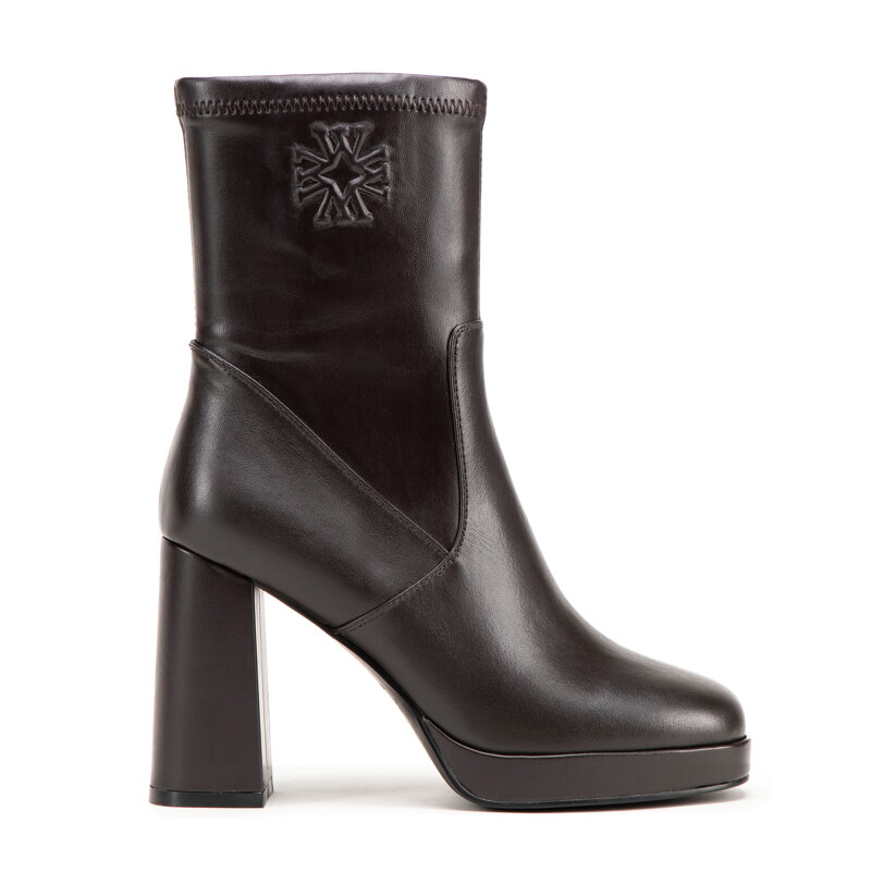 Damskie botki na wysokim słupku z monogramem brązowe 99-D-512-4