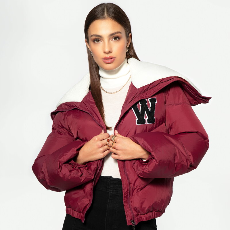 Dámska tmavočervená bunda podšitým imitáciou barančeka voľného oversize strihu 97-9D-901-3
