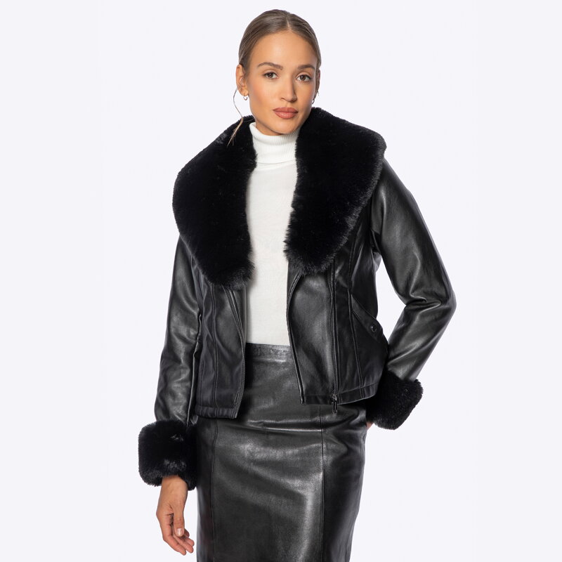Damska kurtka z ekoskóry z futerkowym kołnierzem i mankietami czarna 101-9P-100-1