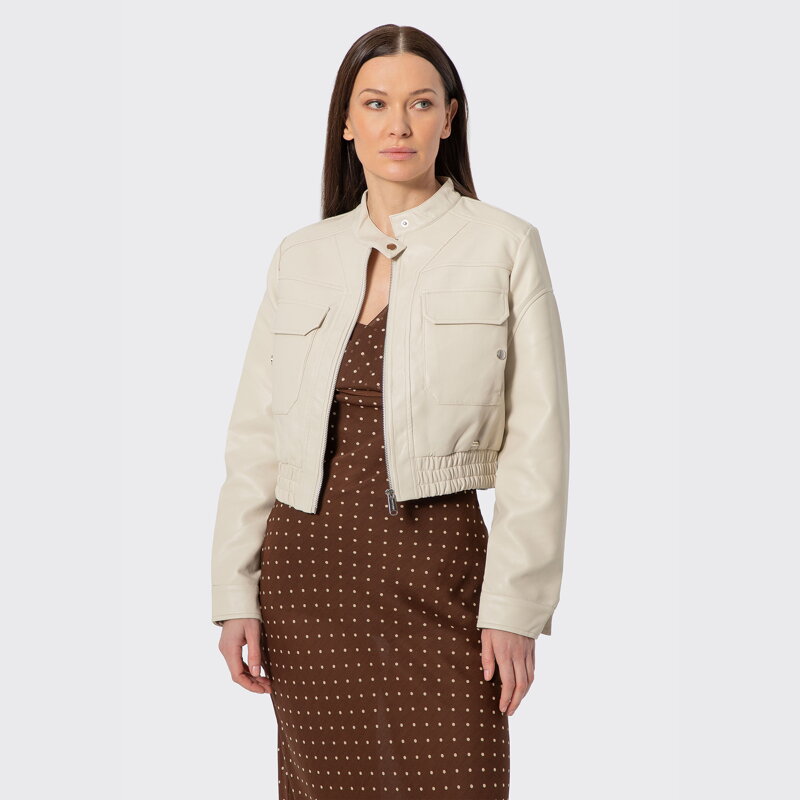 Damska kurtka z ekoskóry ze ściągaczem beżowa 100-9P-106-4