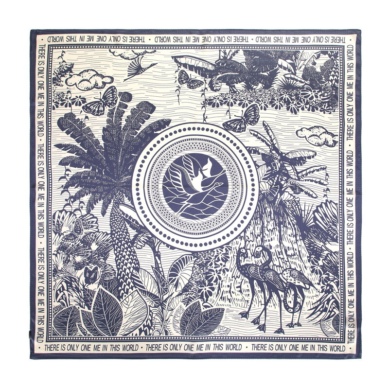 Chusta jedwabna z motywem natury granatowo - kremowa 103-7D-S02-X6